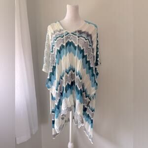 Ivory, Blue and Gray Zigzag Print V-Neck Lightweight Poncho Sweater